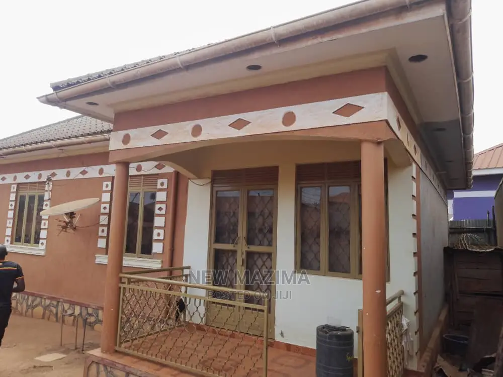 3bdrm House in Salaama Munyonyo Rd, Makindye for sale