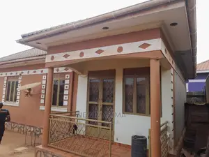 3bdrm House in Salaama Munyonyo Rd, Makindye for sale