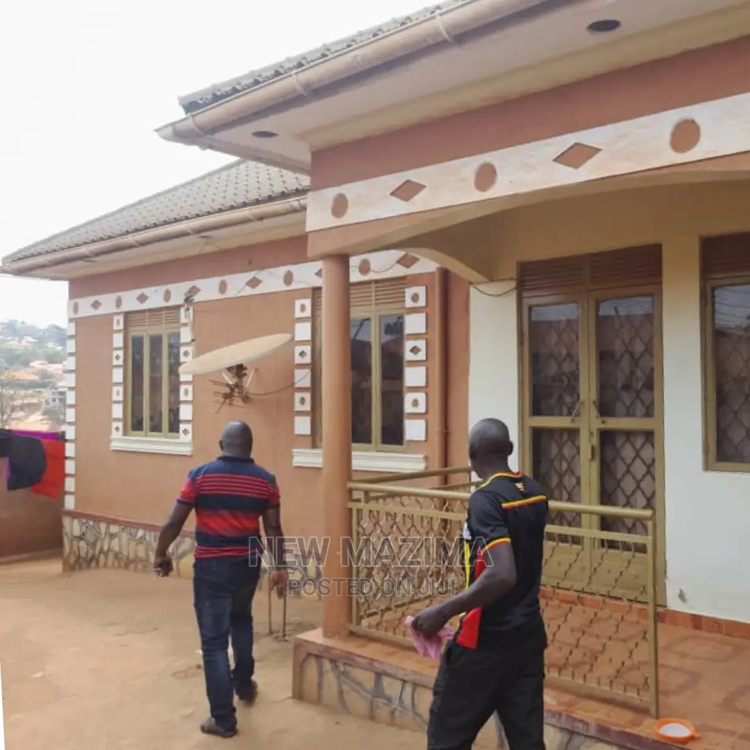 3bdrm House in Salaama Munyonyo Rd, Makindye for sale
