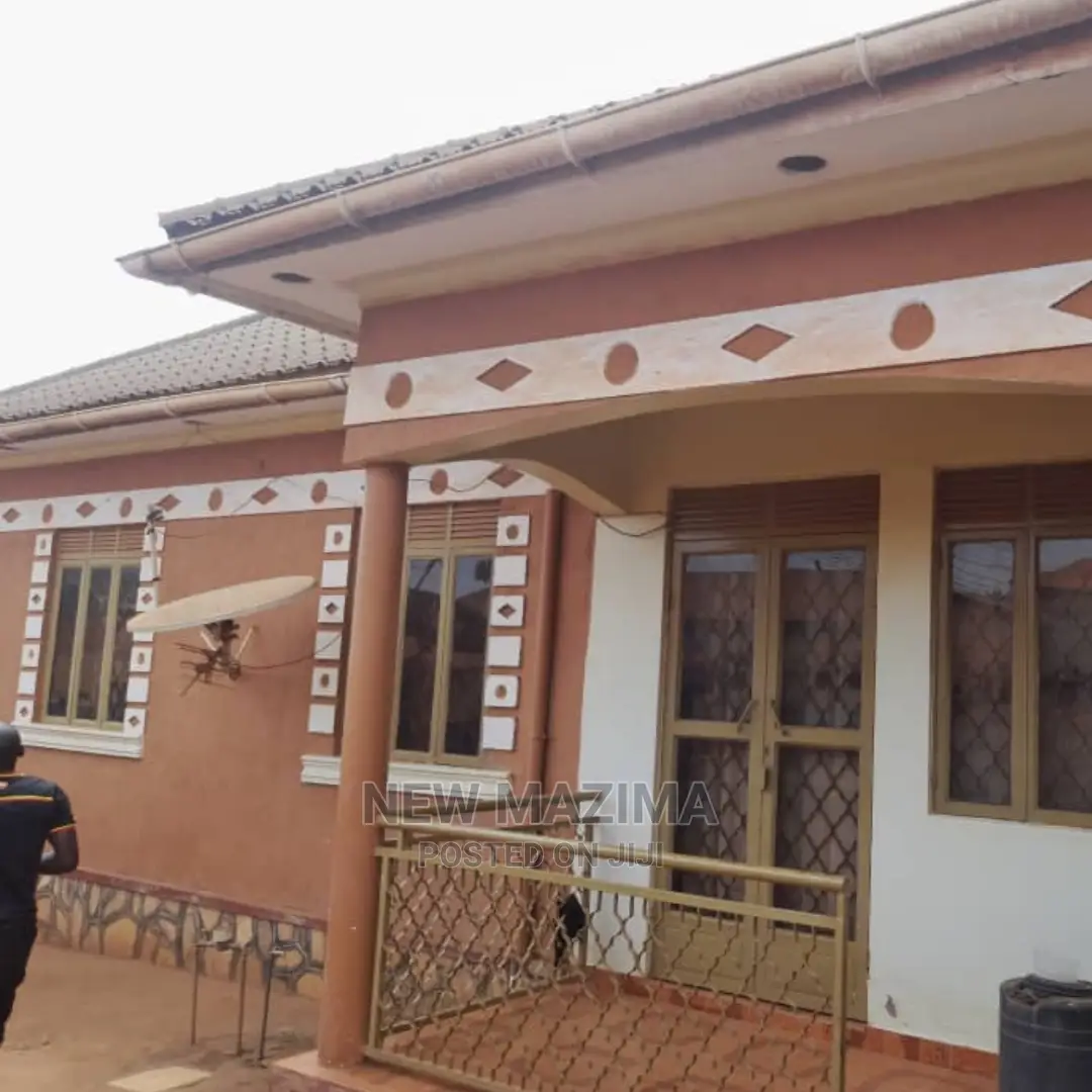 3bdrm House in Salaama Munyonyo Rd, Makindye for sale