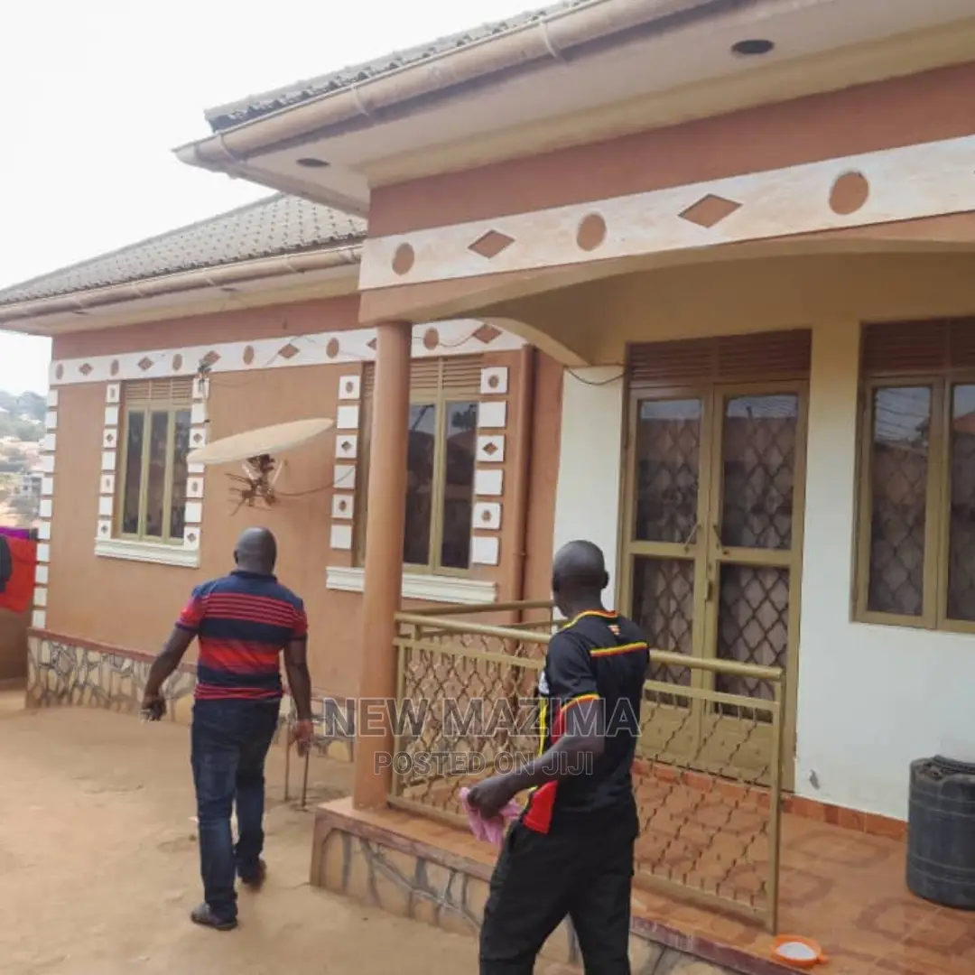 3bdrm House in Salaama Munyonyo Rd, Makindye for sale