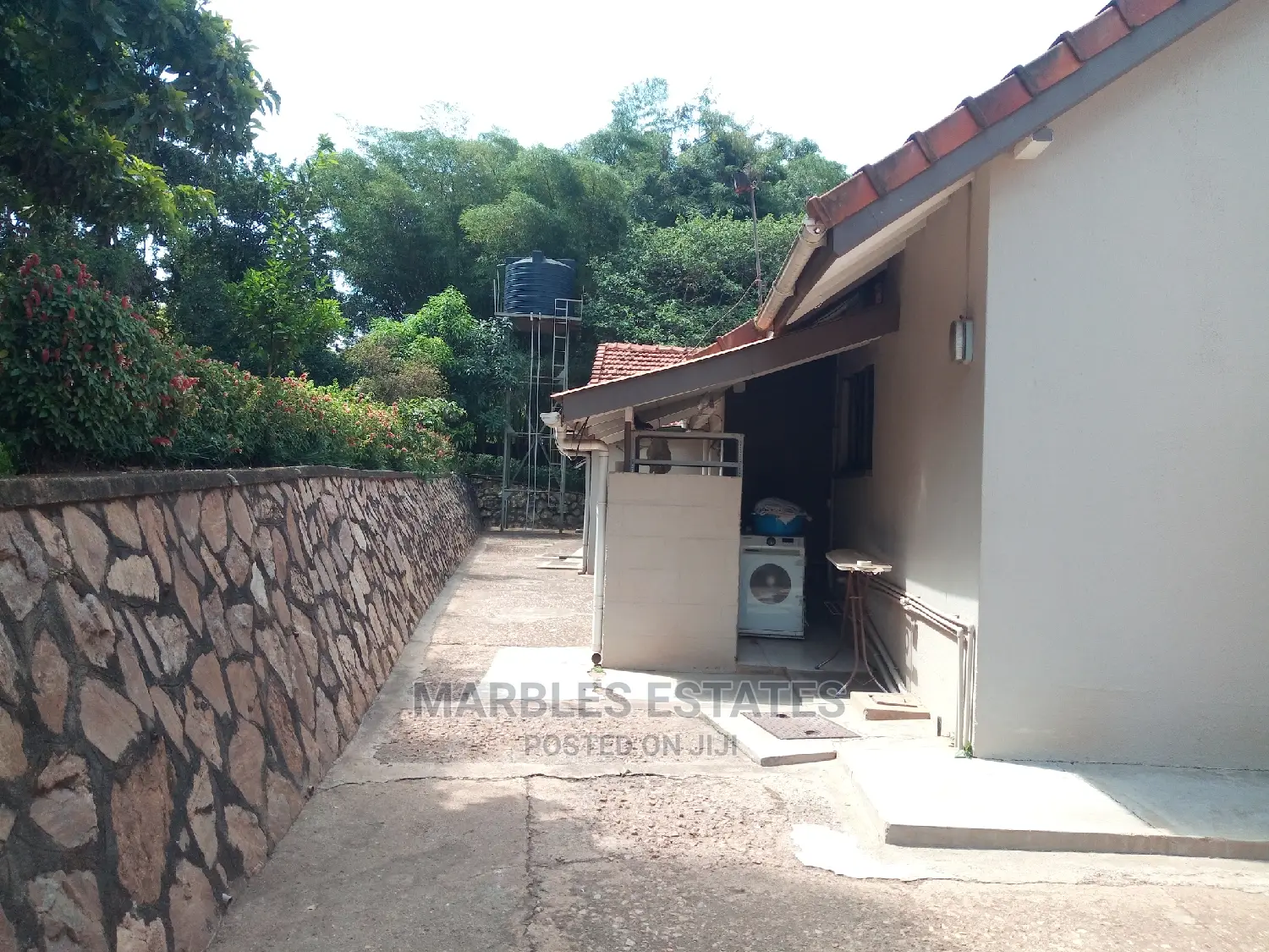 3bdrm Bungalow in Kololo, Central Division for Rent