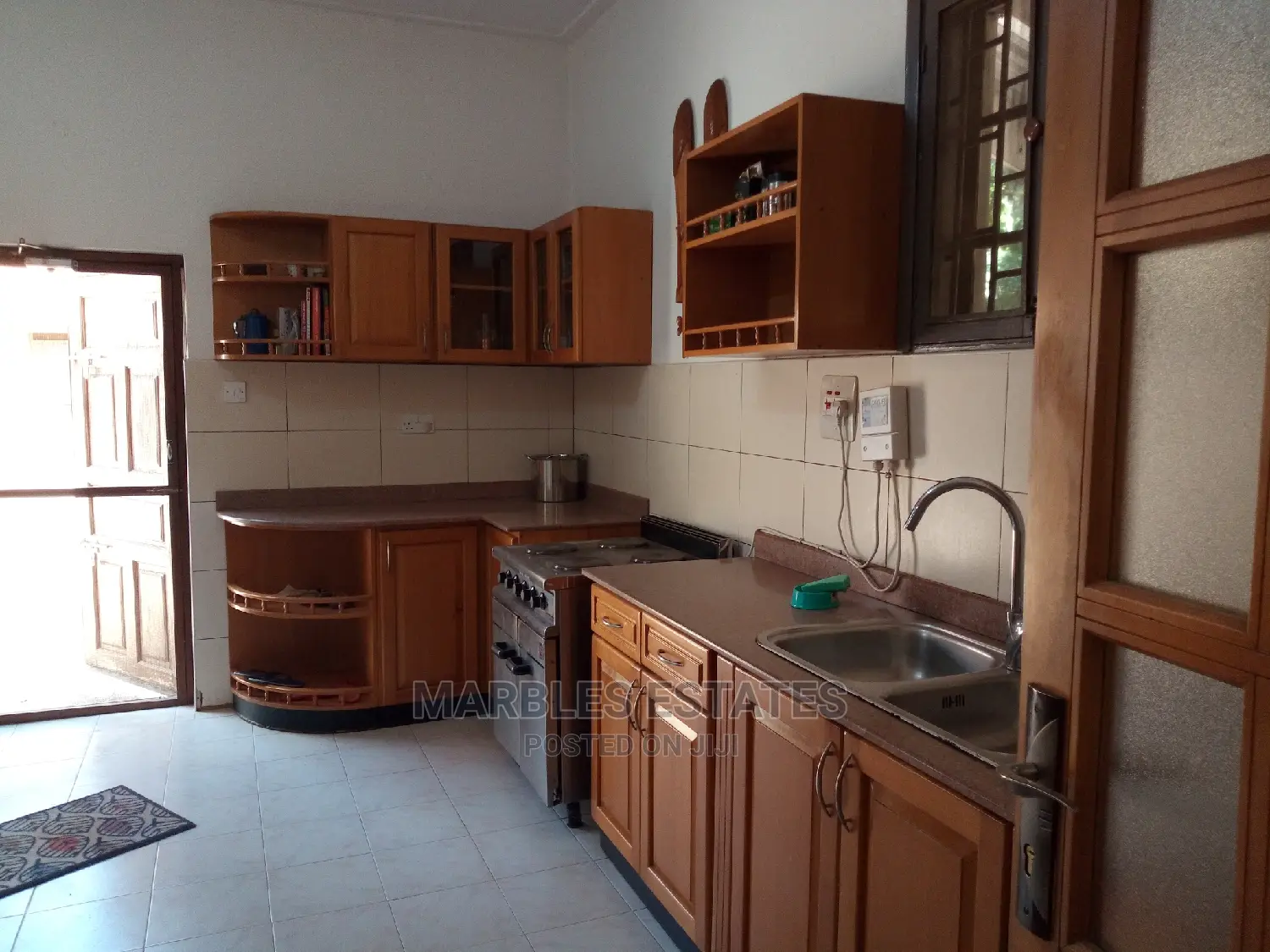 3bdrm Bungalow in Kololo, Central Division for Rent