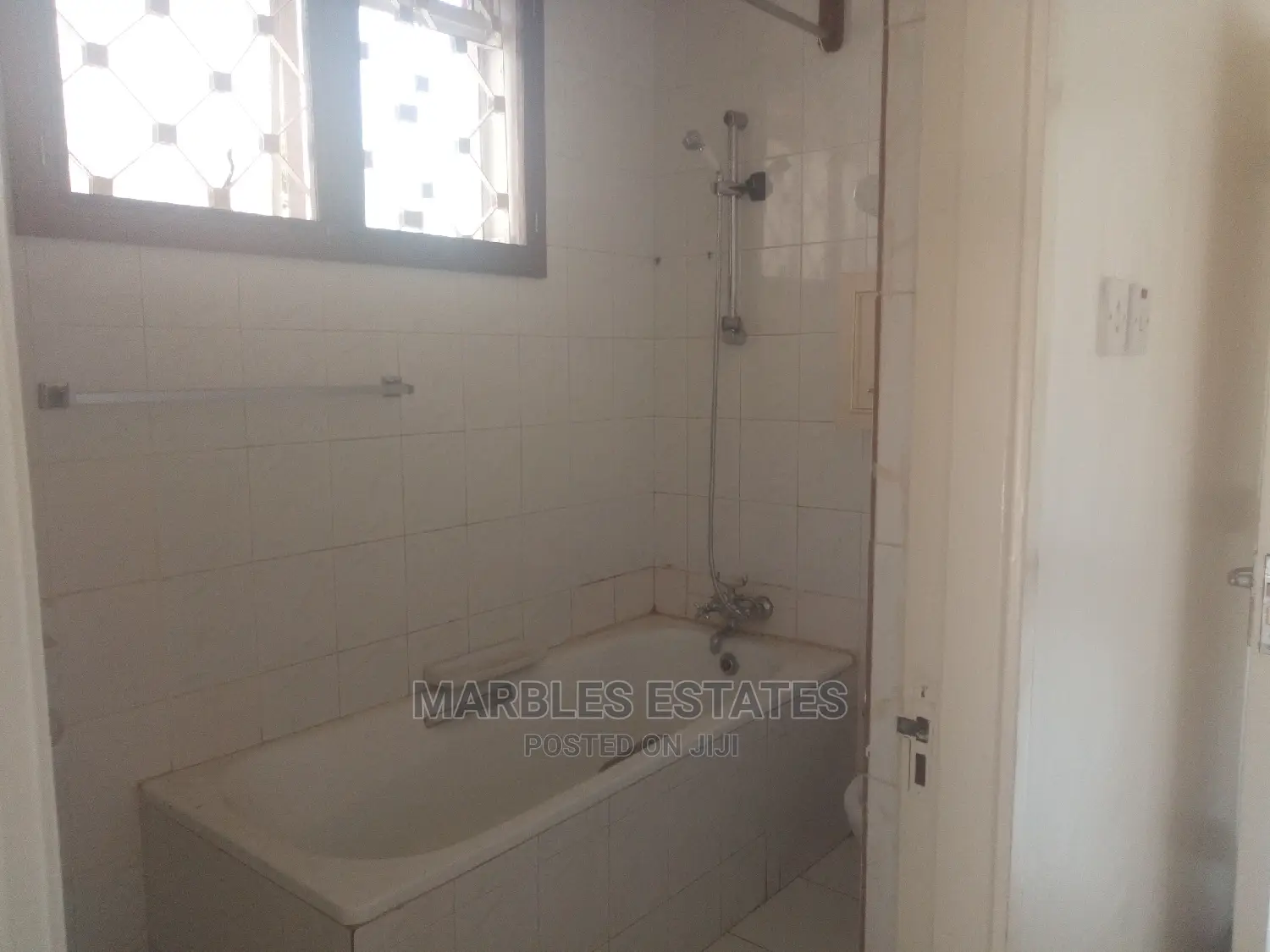 4bdrm Bungalow in Kololo, Central Division for Rent