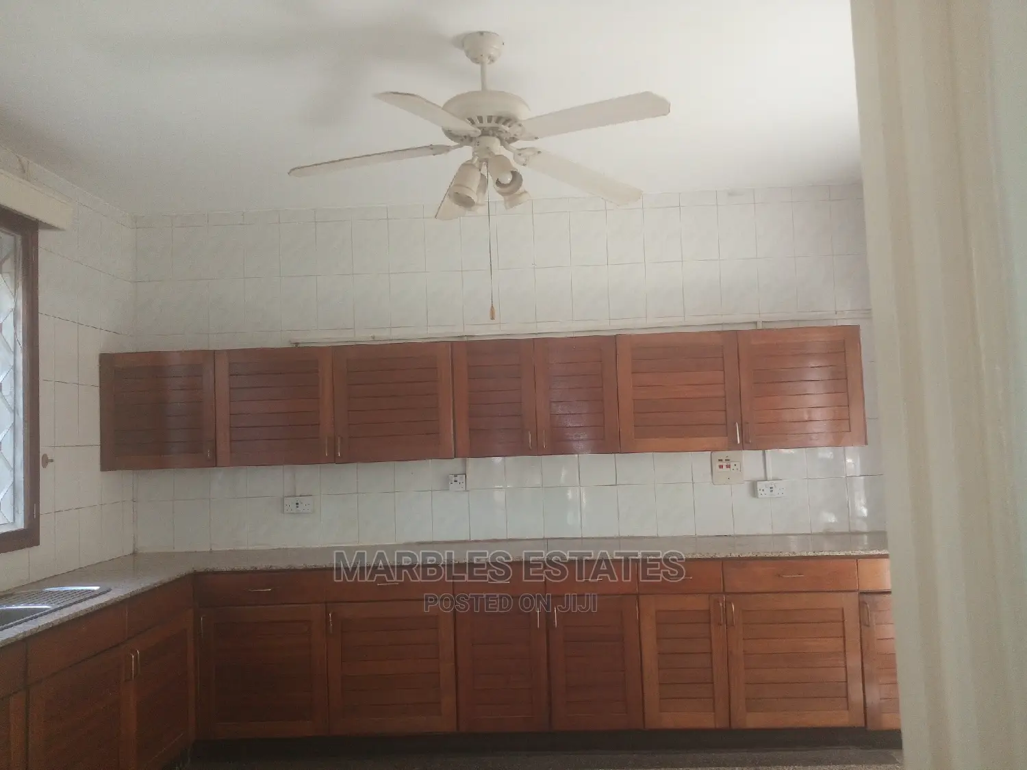 4bdrm Bungalow in Kololo, Central Division for Rent
