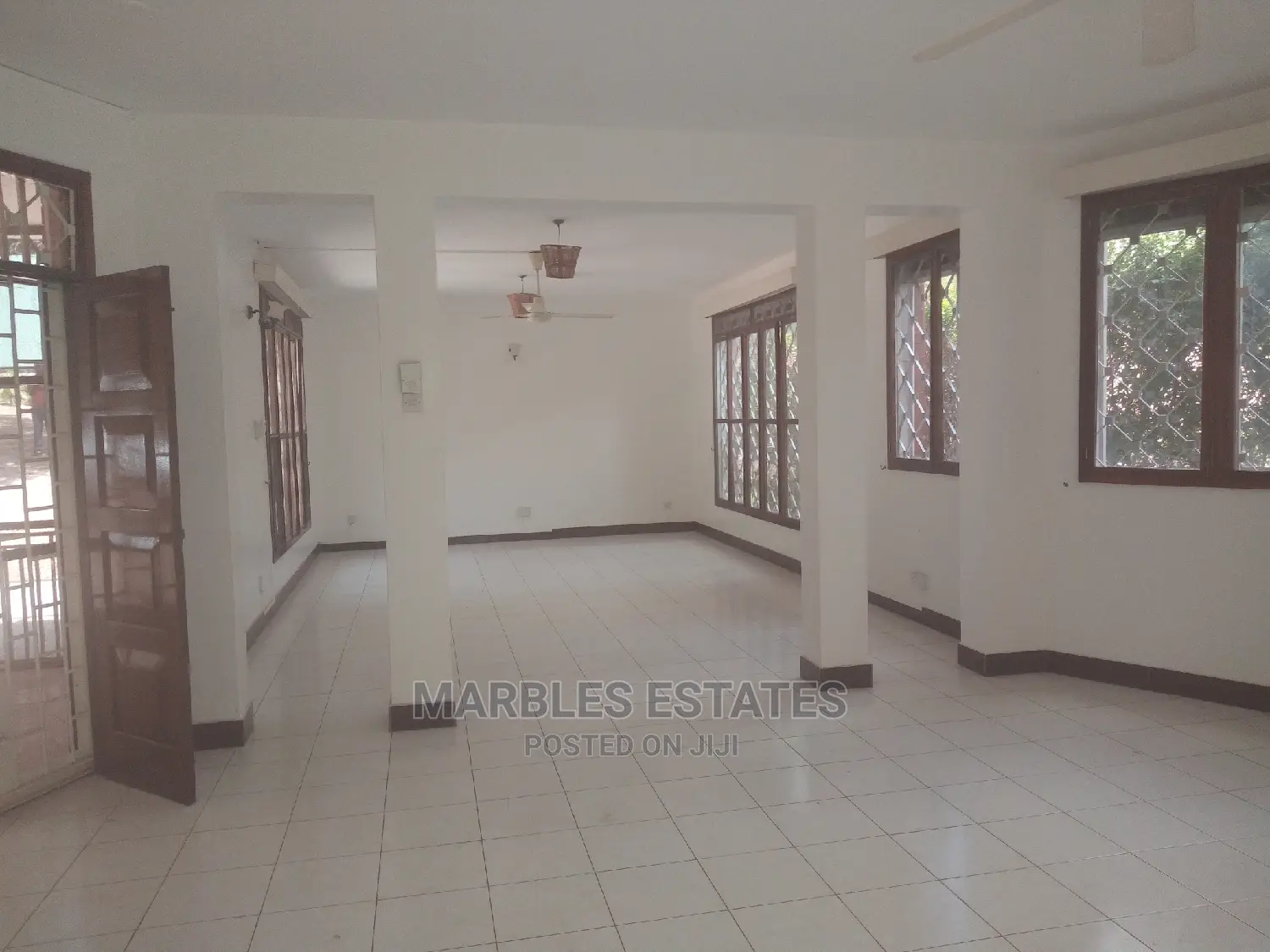 4bdrm Bungalow in Kololo, Central Division for Rent