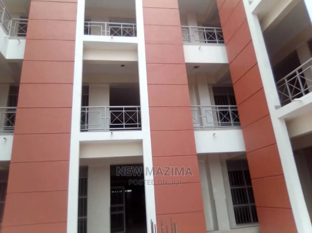 Brandnew Comercial Plaza With Strategic Shops 4rent in Katwe