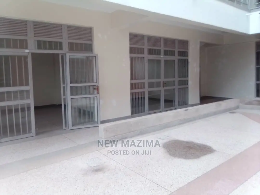 Brandnew Comercial Plaza With Strategic Shops 4rent in Katwe