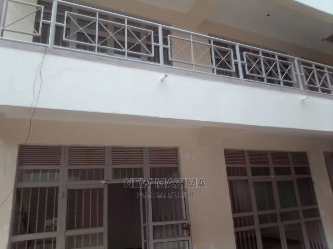 Brandnew Comercial Plaza With Strategic Shops 4rent in Katwe