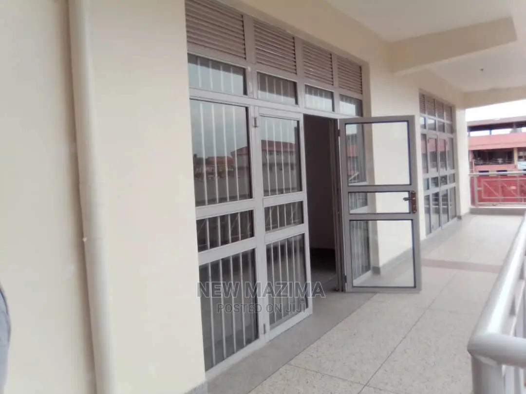 Brandnew Comercial Plaza With Strategic Shops 4rent in Katwe
