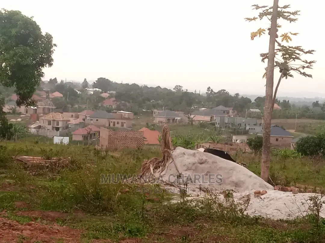 100by100ft for Sale in Kira Kitikifumba