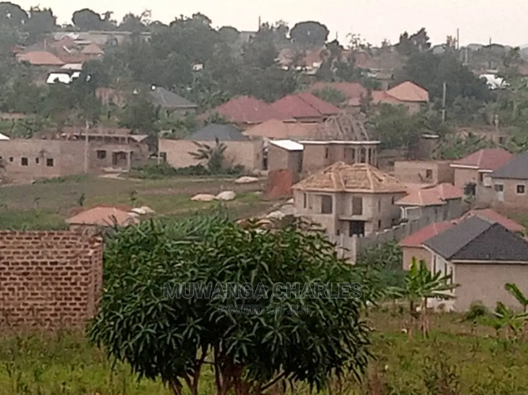 100by100ft for Sale in Kira Kitikifumba