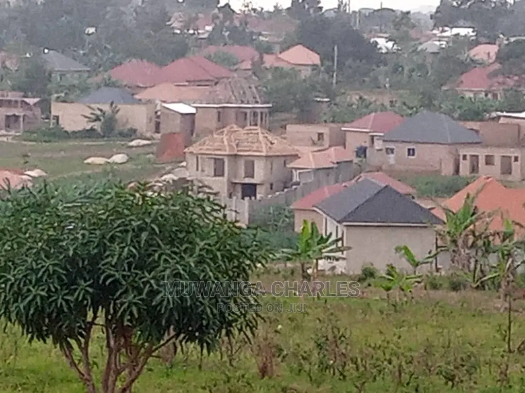 100by100ft for Sale in Kira Kitikifumba