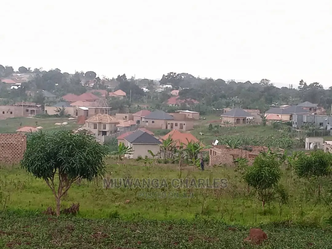 100by100ft for Sale in Kira Kitikifumba