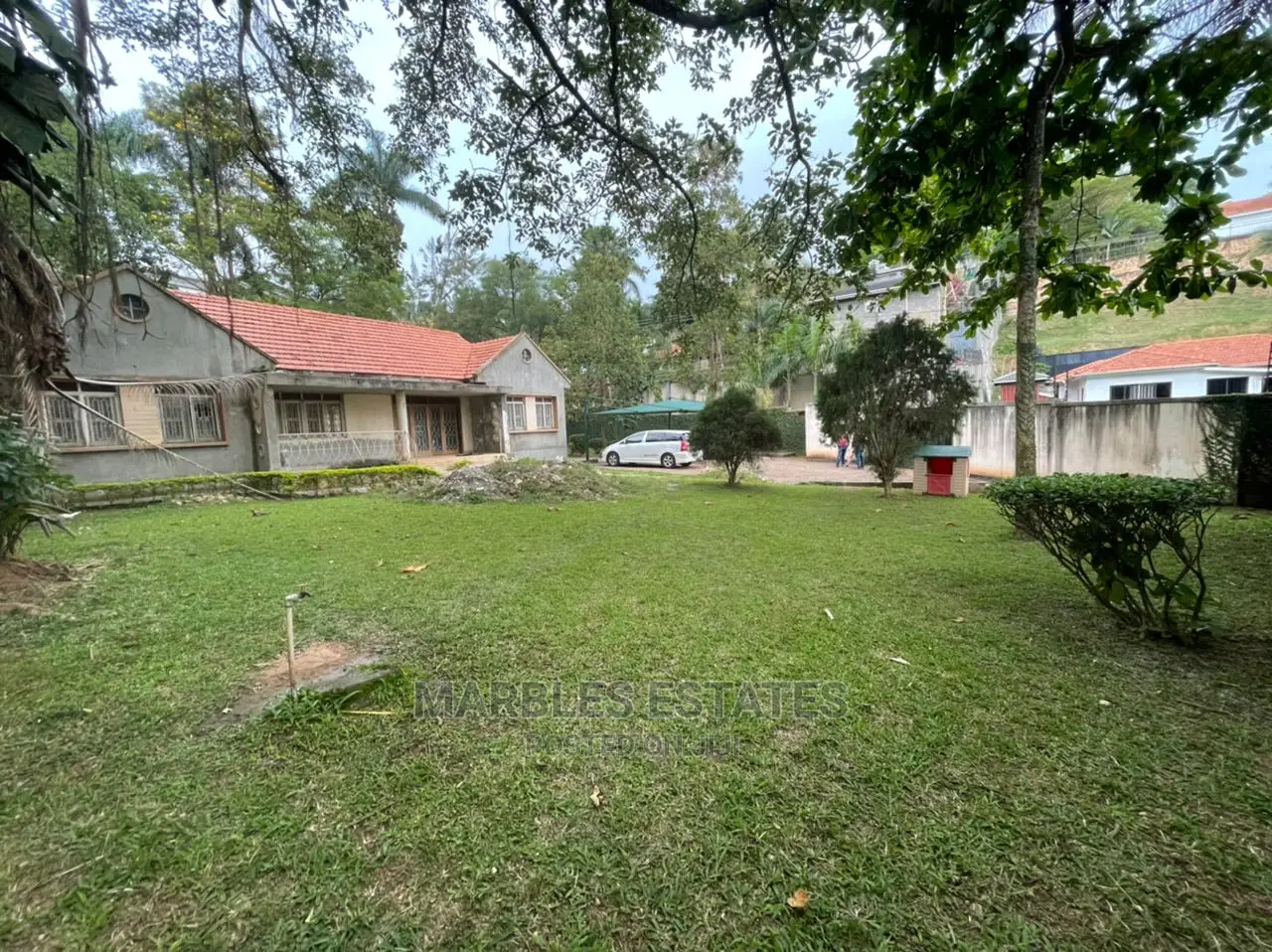 4bdrm Bungalow in Kololo, Central Division for Sale