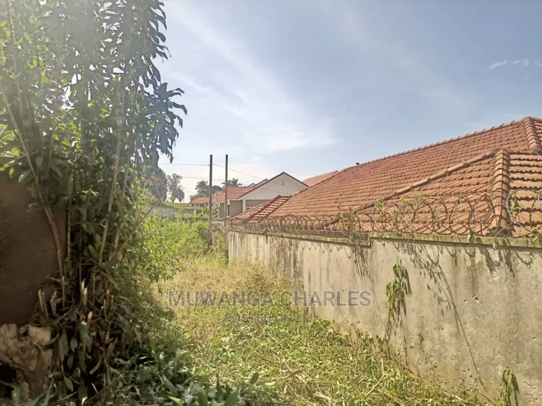 100by70ft Plot for Sale in Kyanja Kungu