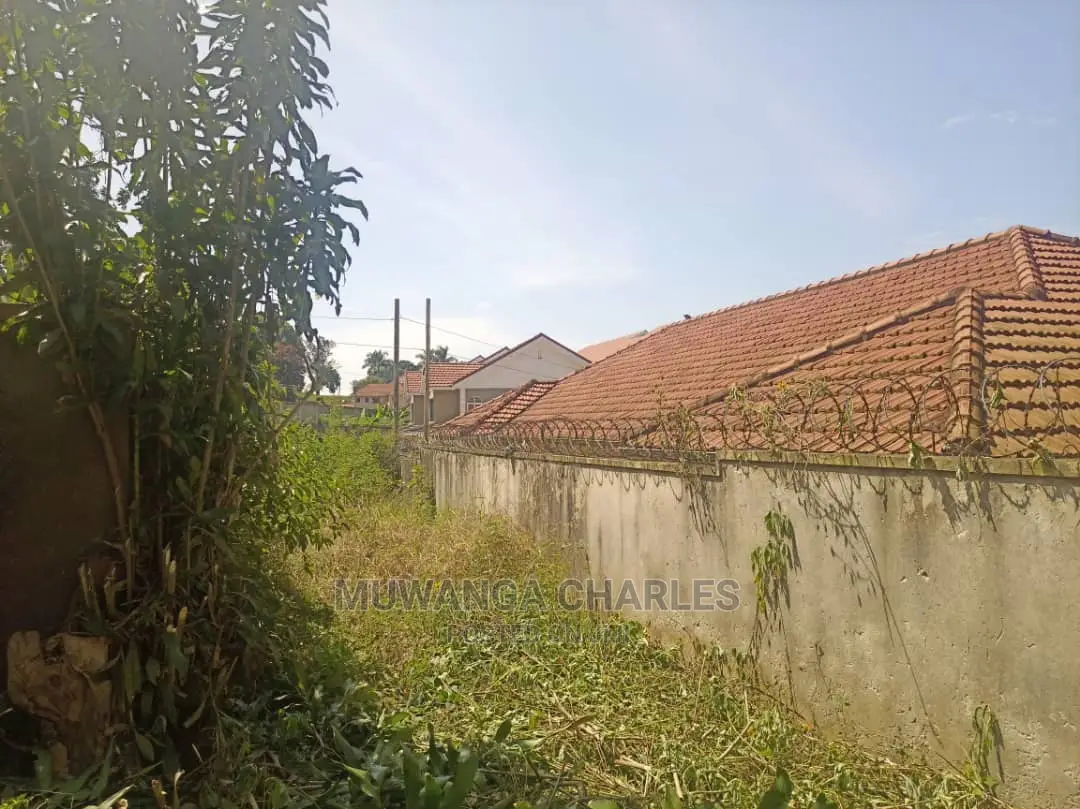 100by70ft Plot for Sale in Kyanja Kungu