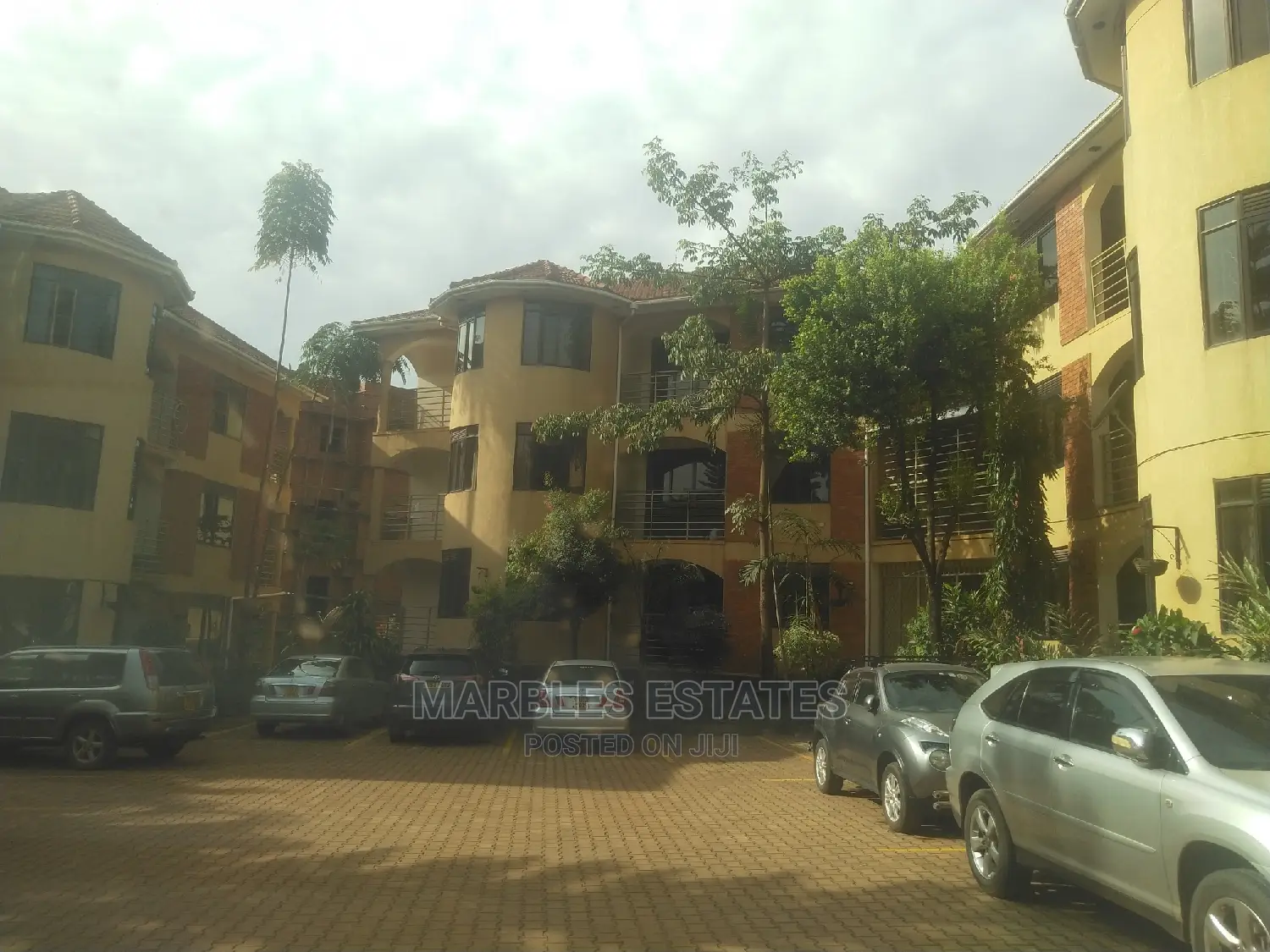3bdrm Apartment in Muyenga, Central Division for Rent