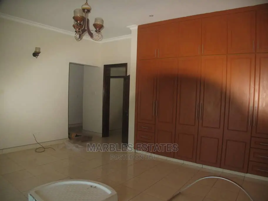 5bdrm House in Muyenga, Central Division for Sale