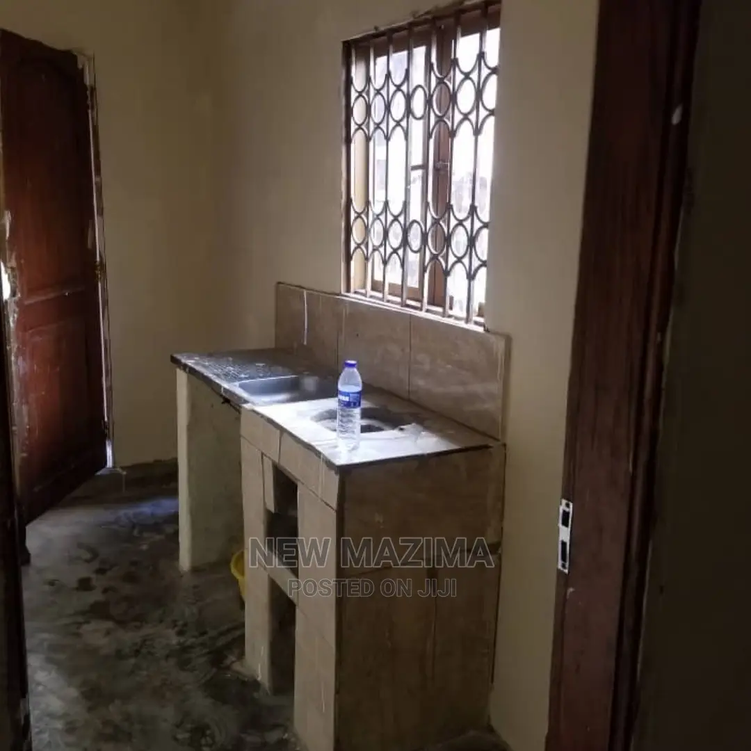 3bdrm House in Bulenga Town, Division a for Sale