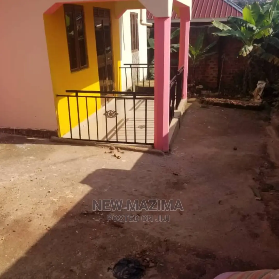 3bdrm House in Bulenga Town, Division a for Sale