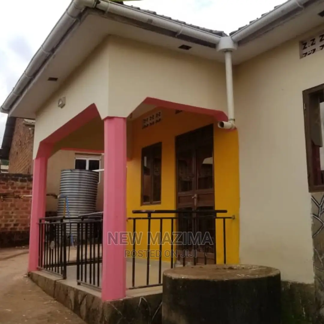 3bdrm House in Bulenga Town, Division a for Sale