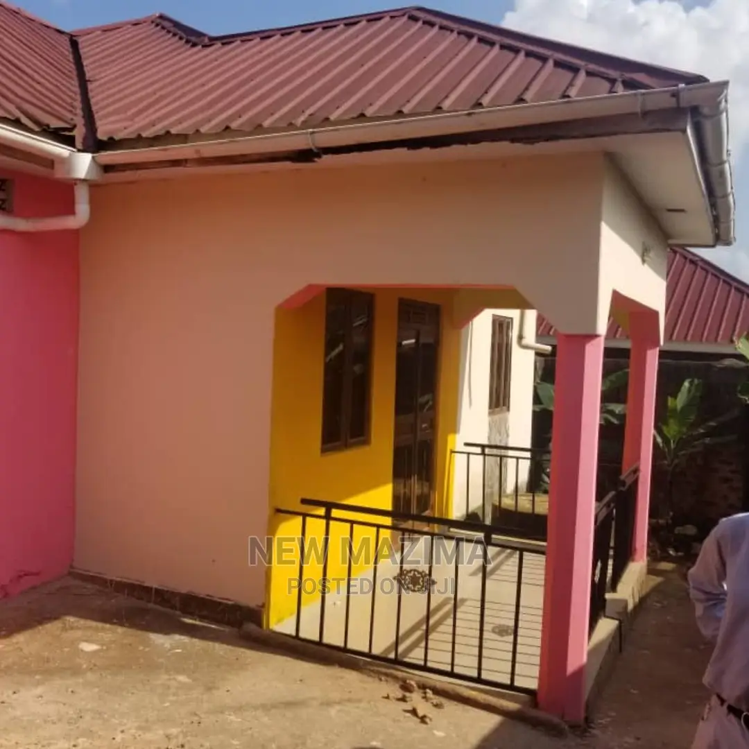 3bdrm House in Bulenga Town, Division a for Sale