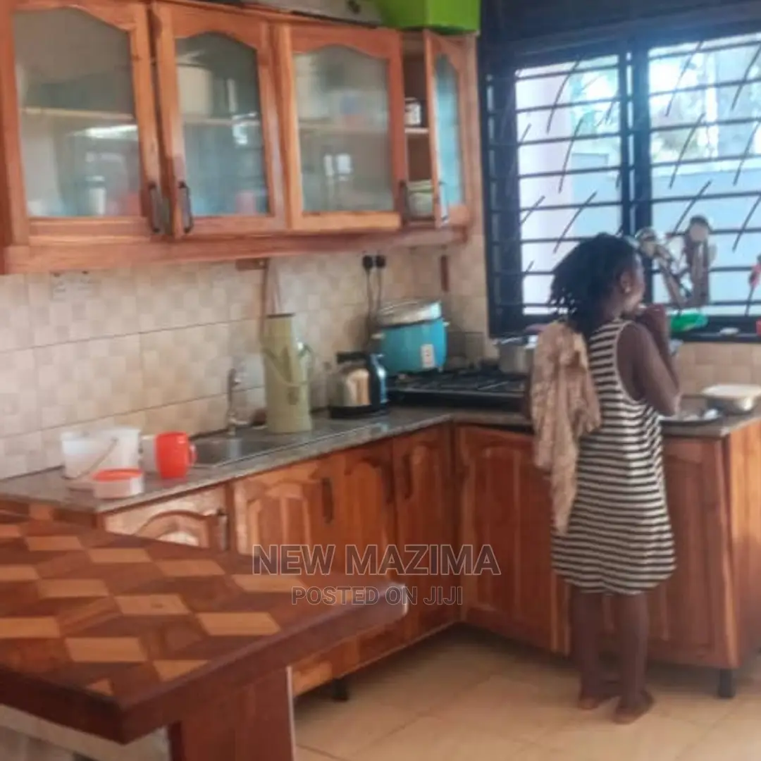 3bdrm Bungalow in Busabaala Town, Division A for sale