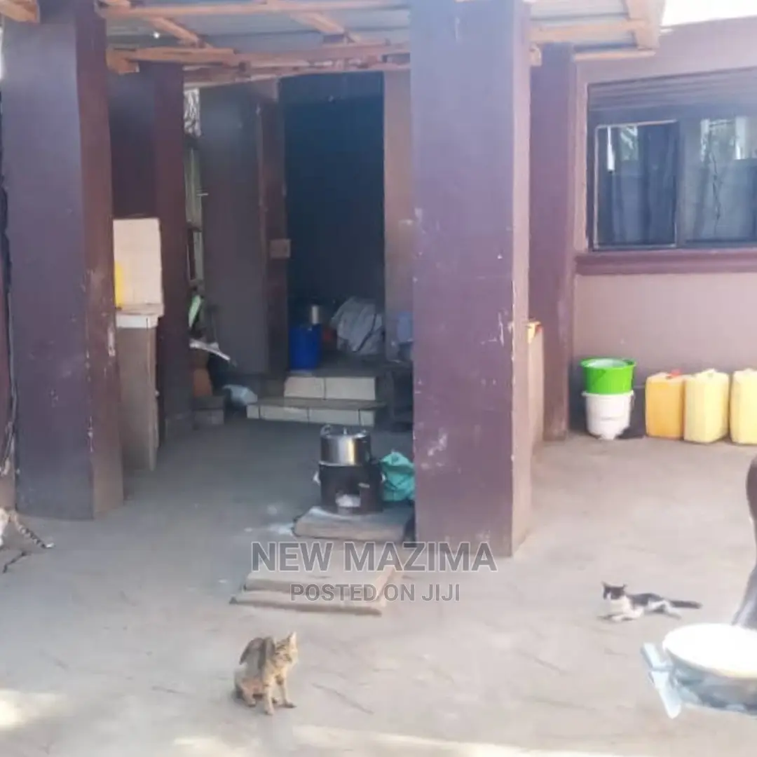3bdrm Bungalow in Busabaala Town, Division A for sale