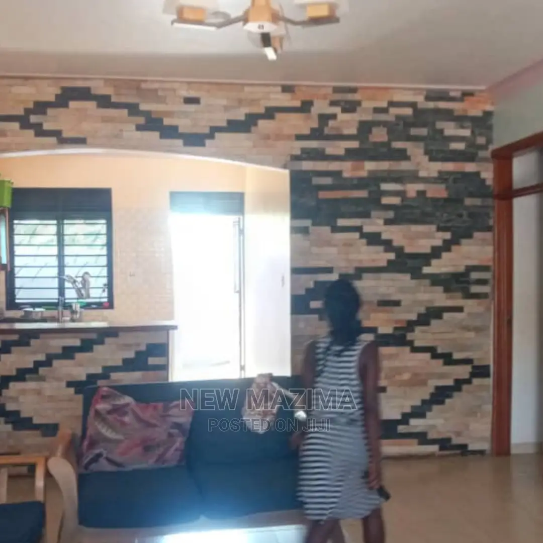3bdrm Bungalow in Busabaala Town, Division A for sale