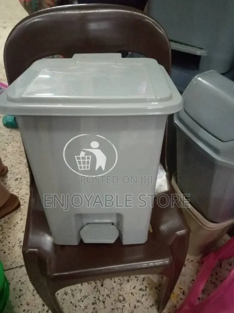 Plastic Step on Dust Bin
