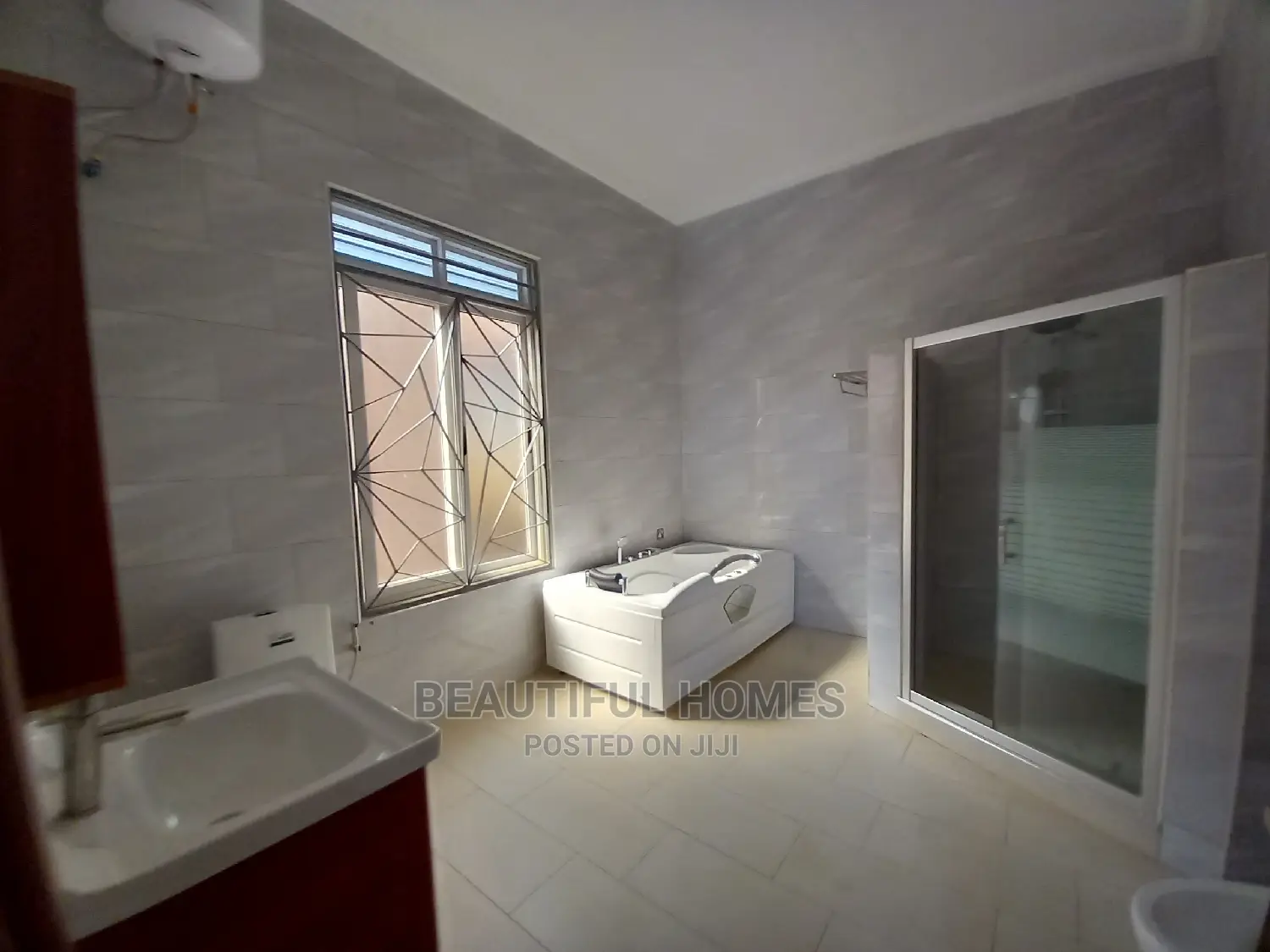 Furnished 6bdrm Mansion in Kira Posh Estate for Sale