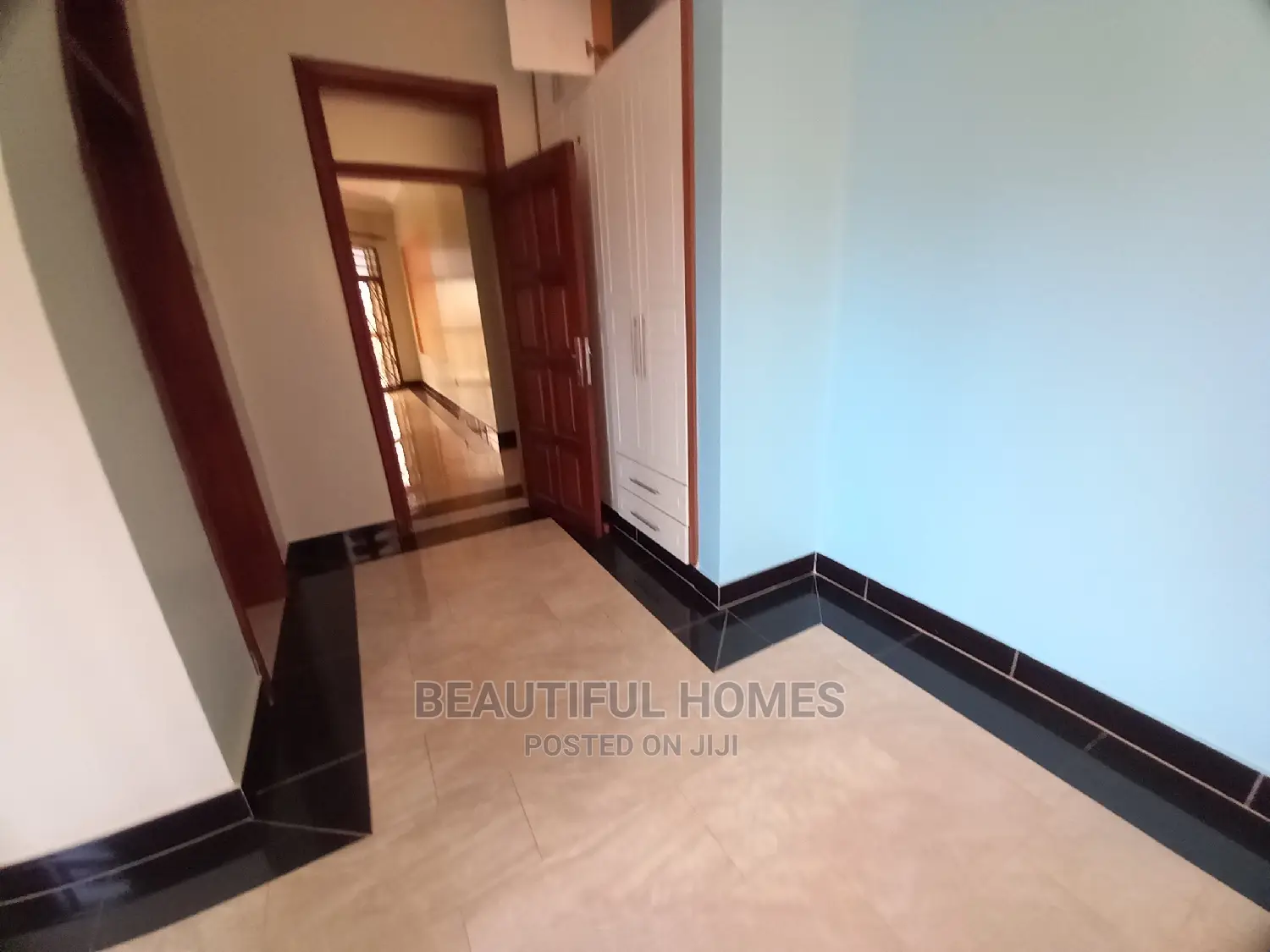 Furnished 6bdrm House in Kira Ministers for Sale