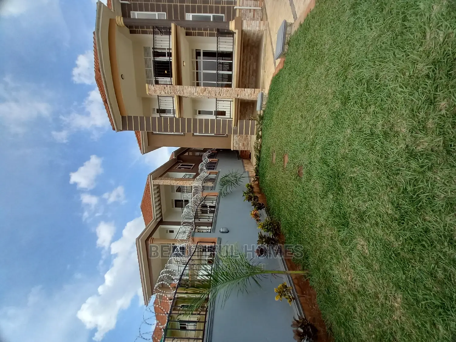 Furnished 6bdrm Mansion in Kira Tarmack for Sale