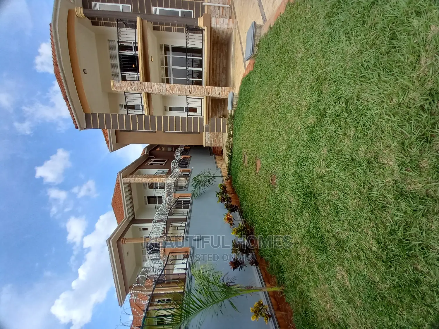 Furnished 6bdrm Mansion in Kira Tarmack for Sale