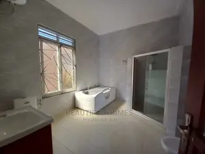 Furnished 6bdrm Mansion in Kira Tarmack for Sale