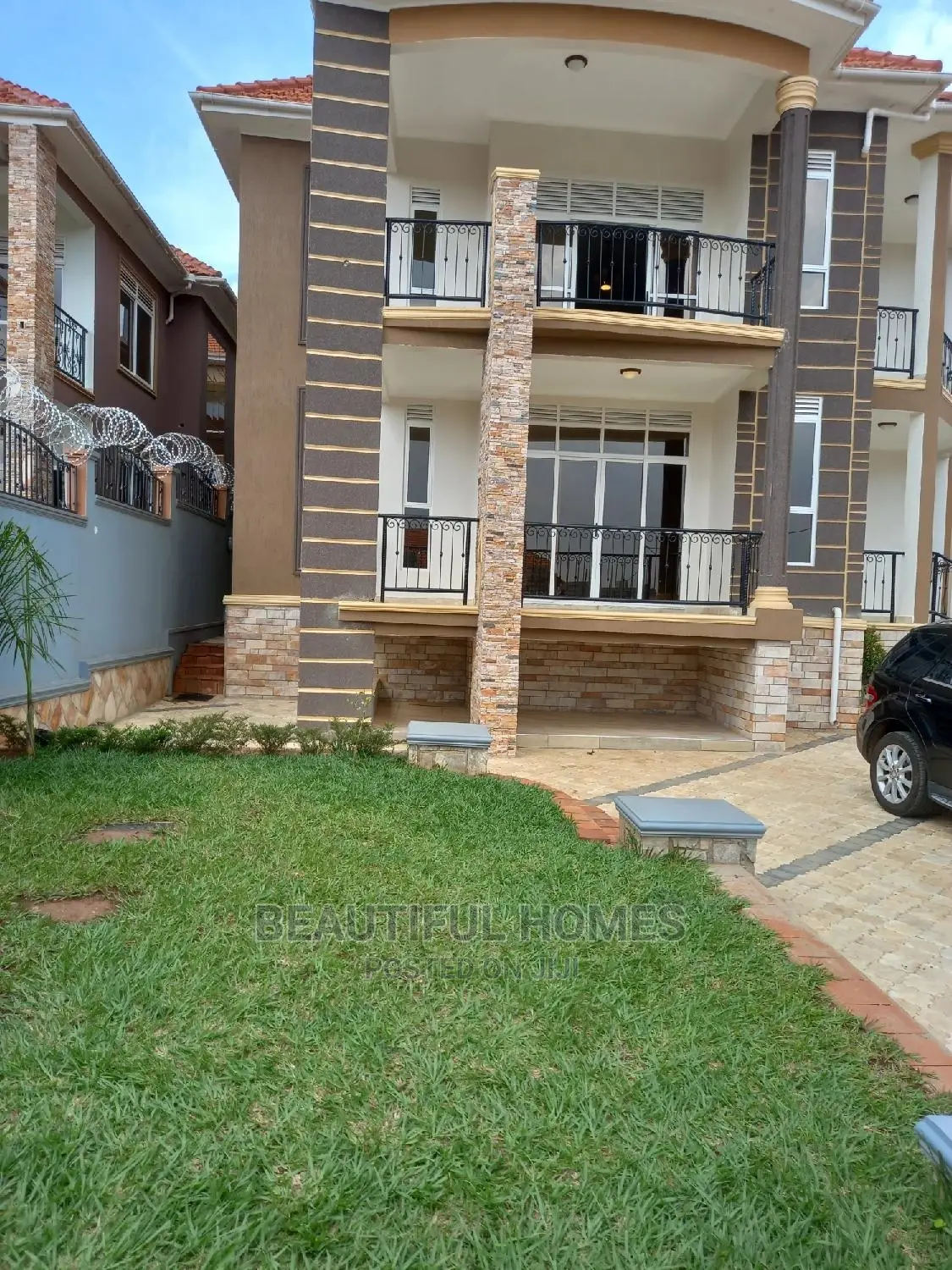 Furnished 6bdrm Mansion in Kira Tarmack for Sale