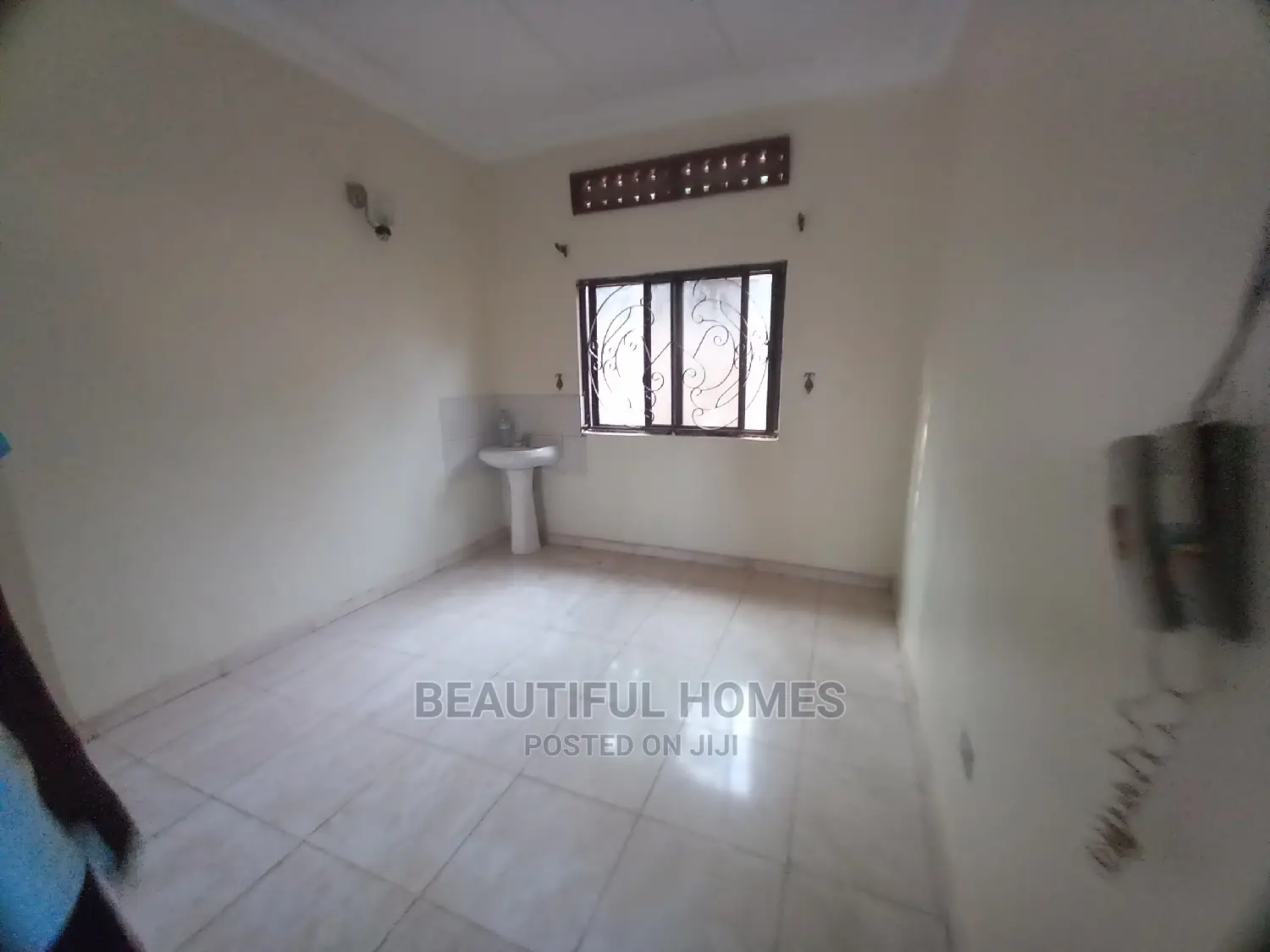 Furnished 4bdrm Bungalow in Kira Corporate for Sale