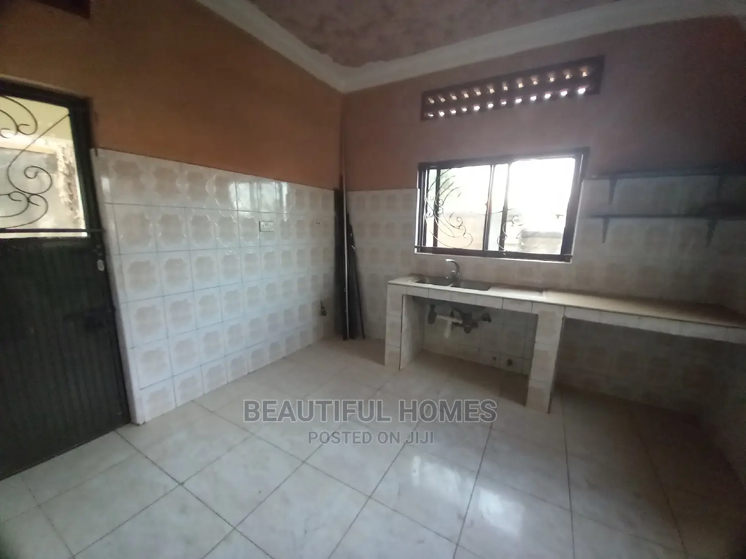 Furnished 4bdrm Bungalow in Kira Corporate for Sale