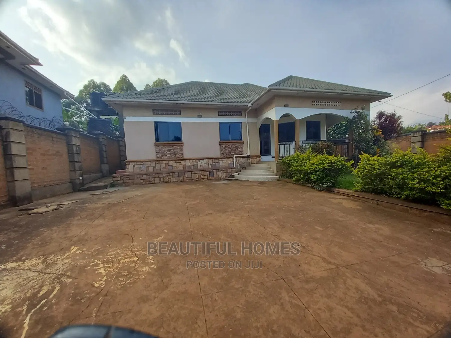 Furnished 4bdrm House in Kira Wealthy Estate for Sale