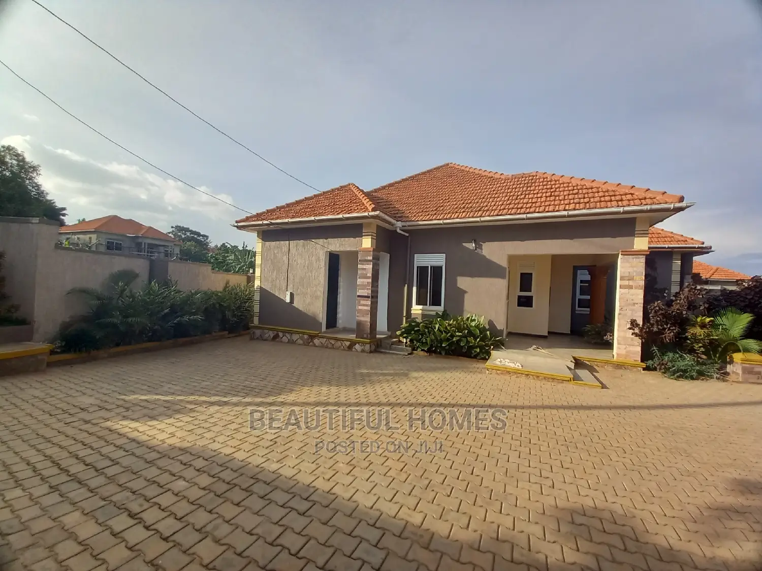 Furnished 4bdrm House in Kira Posh for Sale