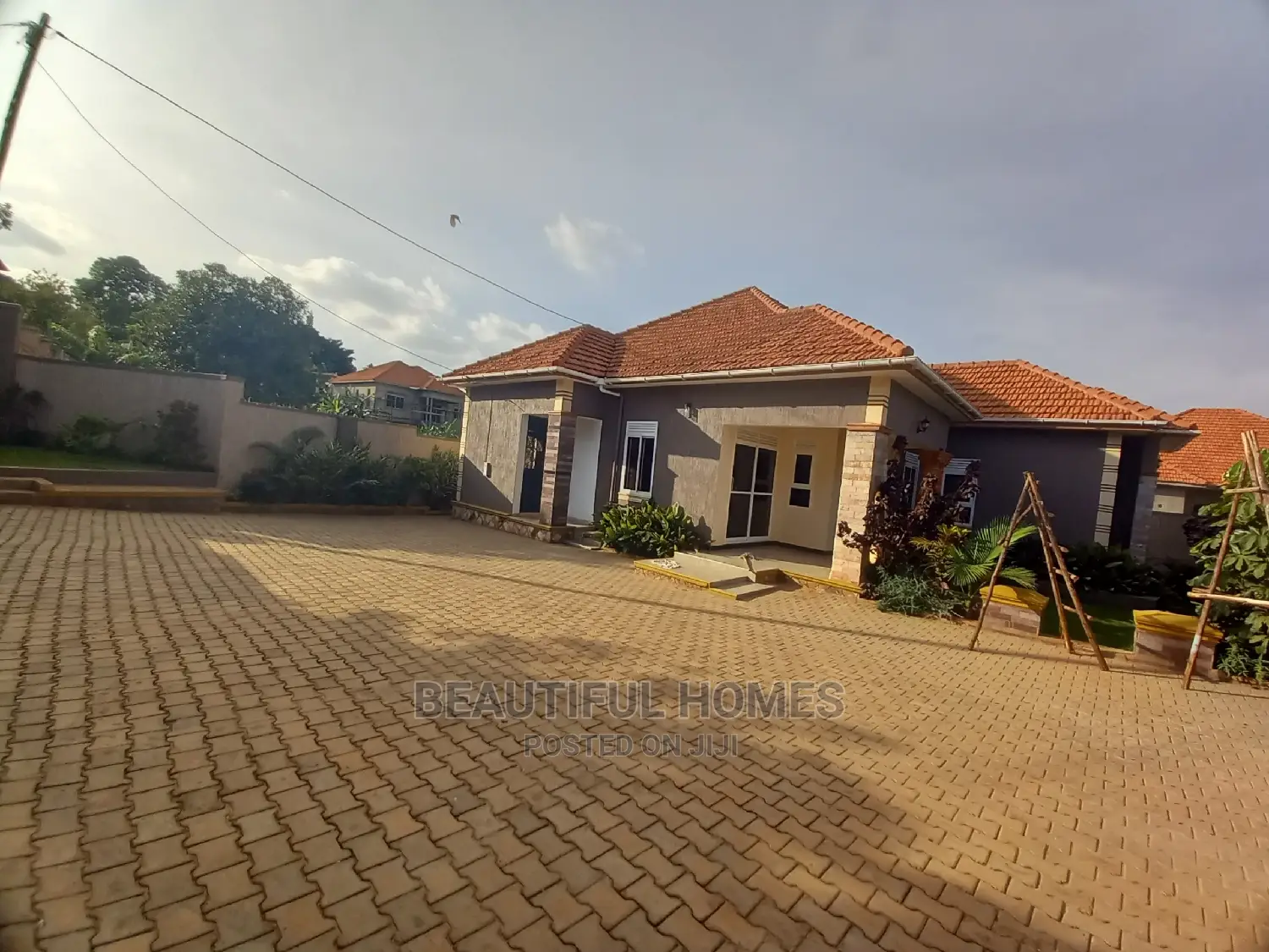 Furnished 4bdrm House in Kira Posh for Sale