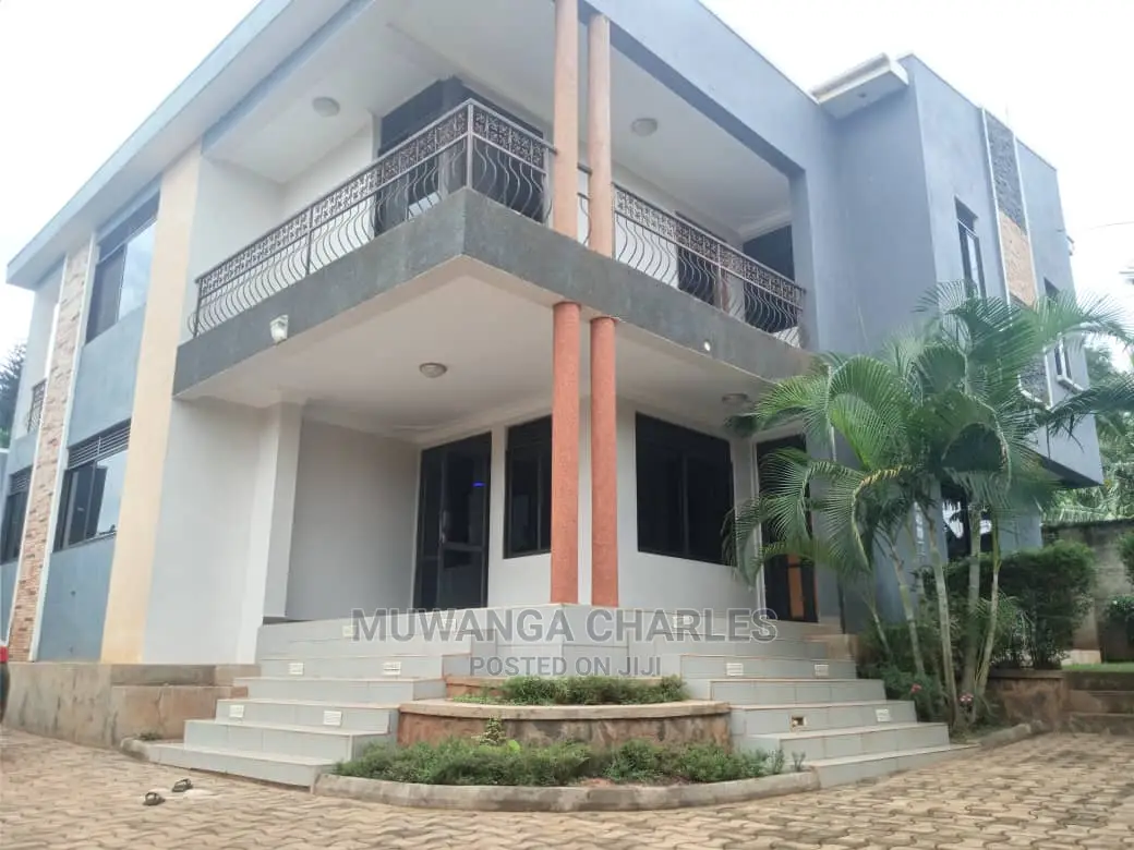 5bdrm Duplex in Fs Properties Ltd, Central Division for Sale