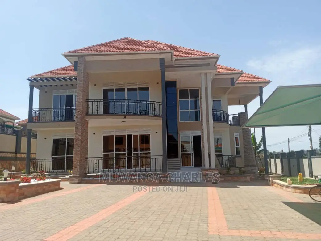 5bdrm Duplex in Fs Properties Ltd, Central Division for Sale