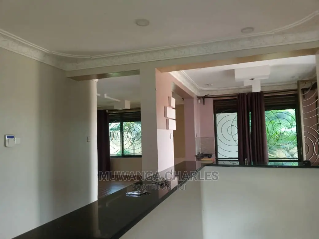 5bdrm Duplex in Fs Properties Ltd, Central Division for Sale
