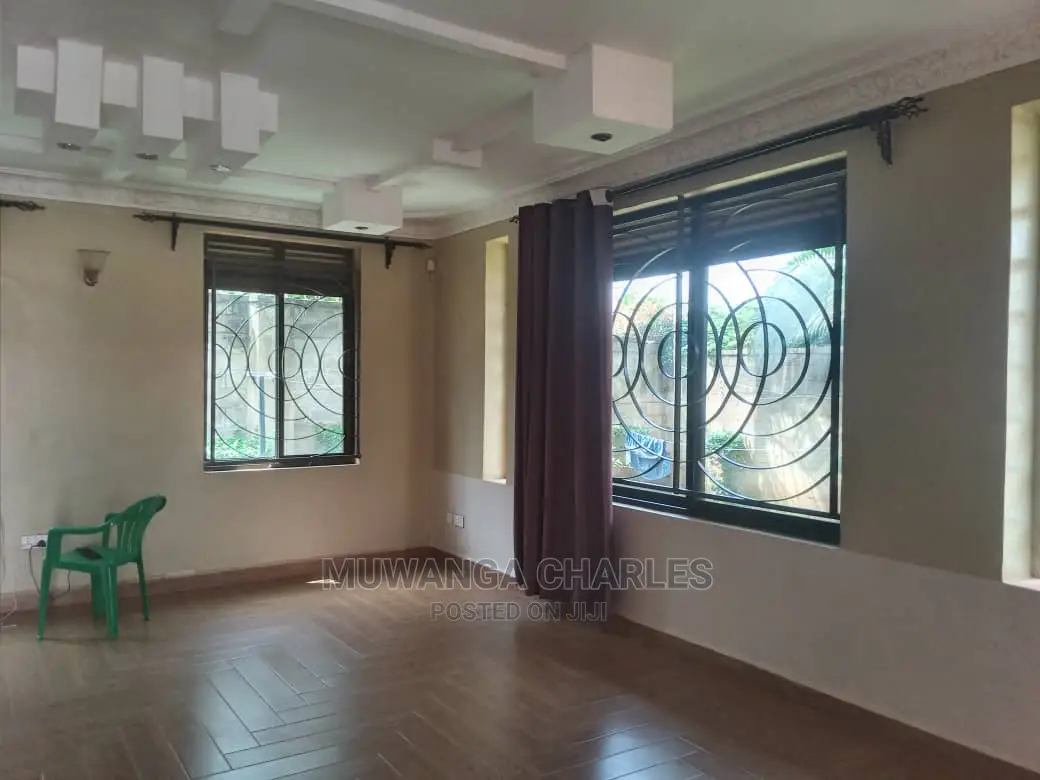 5bdrm Duplex in Fs Properties Ltd, Central Division for Sale