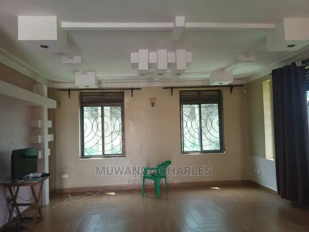 5bdrm Duplex in Fs Properties Ltd, Central Division for Sale