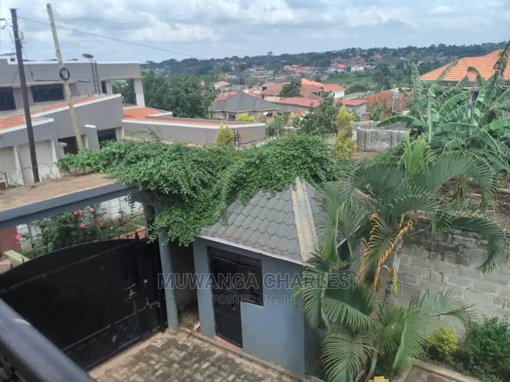 5bdrm Duplex in Fs Properties Ltd, Central Division for Sale