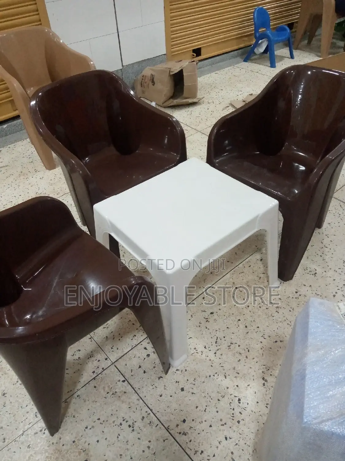 Plastic Chair With Medium Table