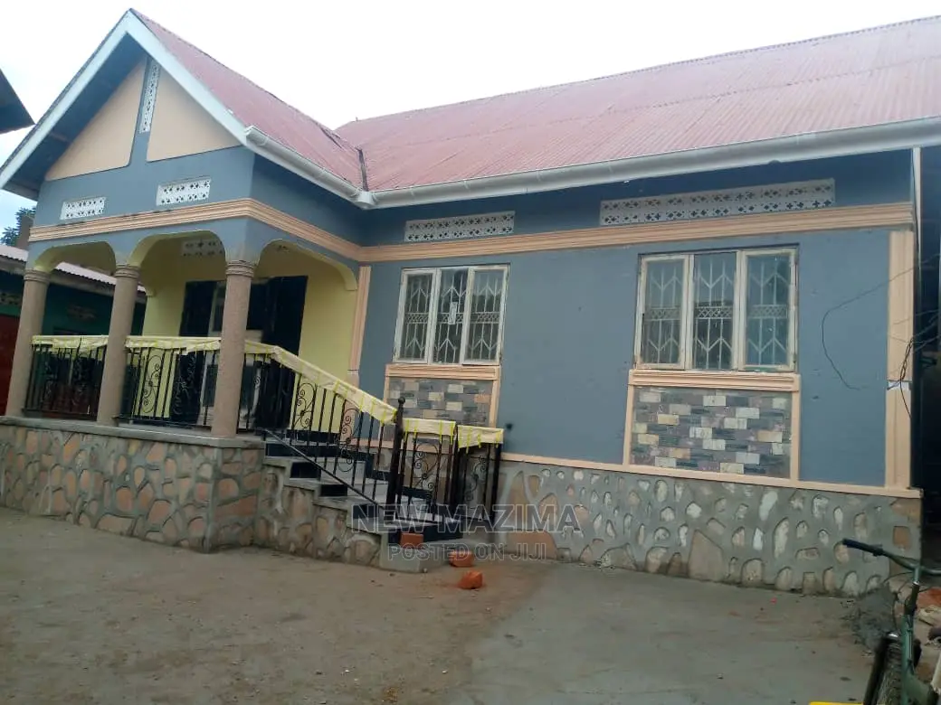 3bdrm House in Nansana Town, Division a for Sale